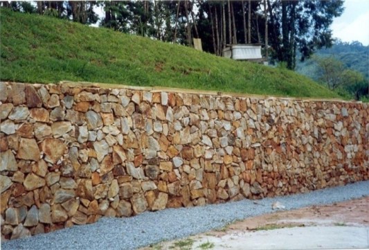 muro-alvenaria-pedra