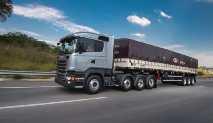 protecao-lateral-do-caminhao-o-que-diz-a-lei-780x450